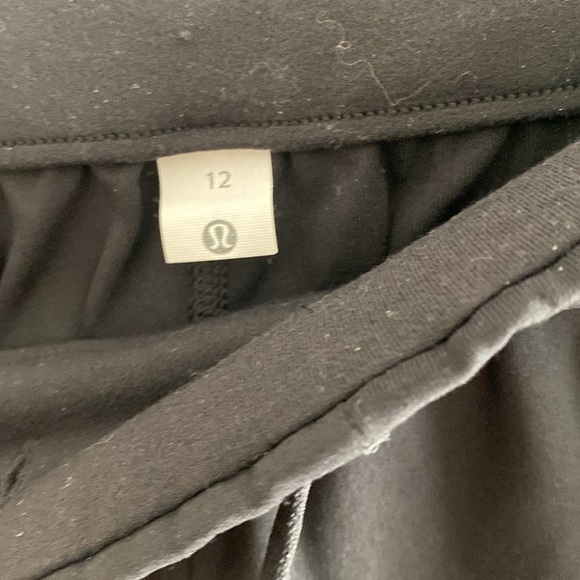 Lululemon Cropped Pants - Picture 2 of 4